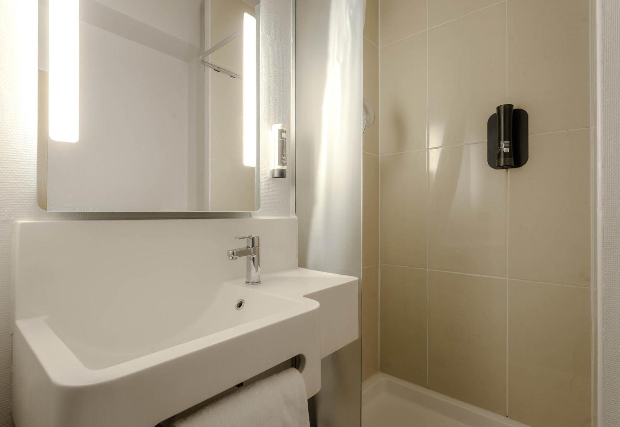 B&B Hotel Арас Екстериор снимка
